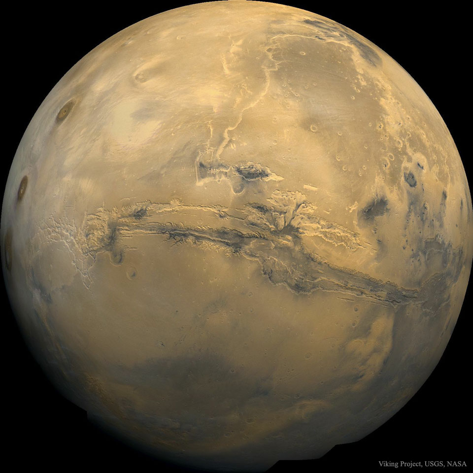 mars_valles marineris (3 000 km long, 600 km large, and 8 km profondeur)_by viking (100images de 1970).jpg